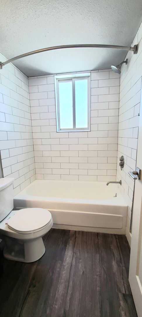 1 bed, 1 bath, 560 sqft, $1,245, Unit 33