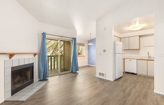 Charming 1 Bedroom Condo in Kenmore with Parking