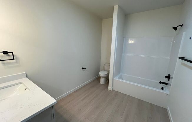 1 bed, 1 bath, 800 sqft, $1,675, Unit 305
