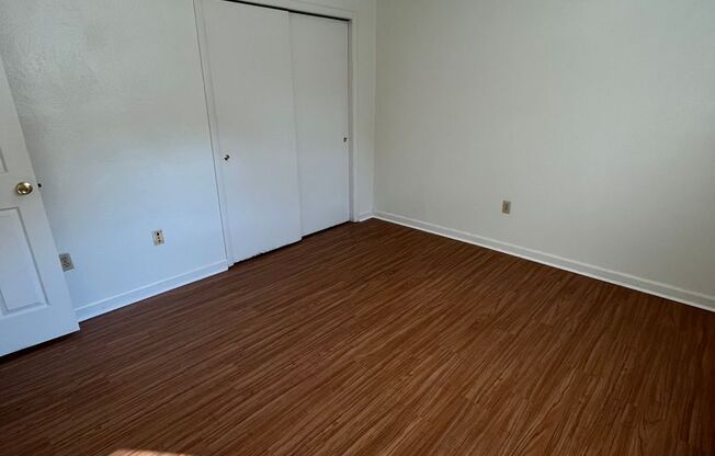 2 beds, 1 bath, 903 sqft, $1,170, Unit K-9