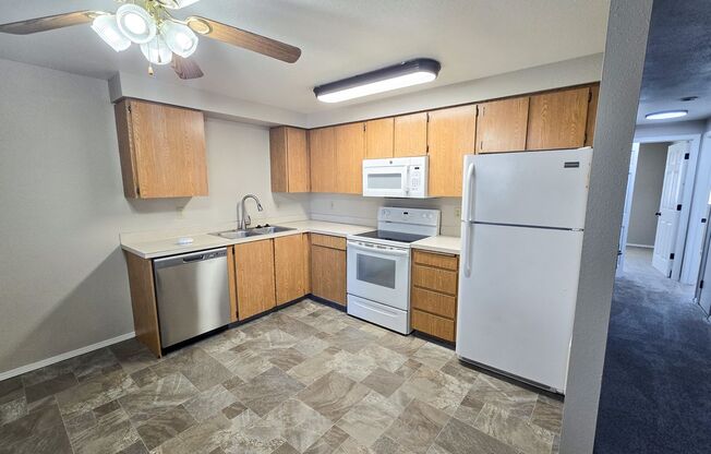 2 beds, 1 bath, 840 sqft, $1,250, Unit 61