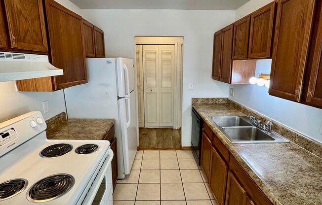 2 beds, 1 bath, 900 sqft, $1,295, Unit 4