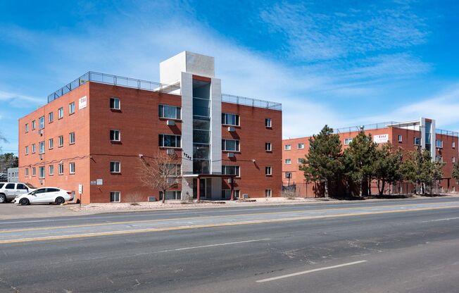 1 bed, 1 bath, 700 sqft, $995, Unit 1777-103