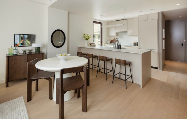 1 bed, 1 bath, 752 sqft, $7,458