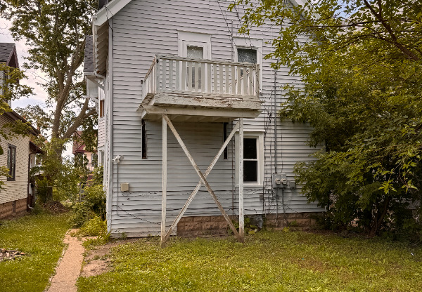 806 S 32 ST