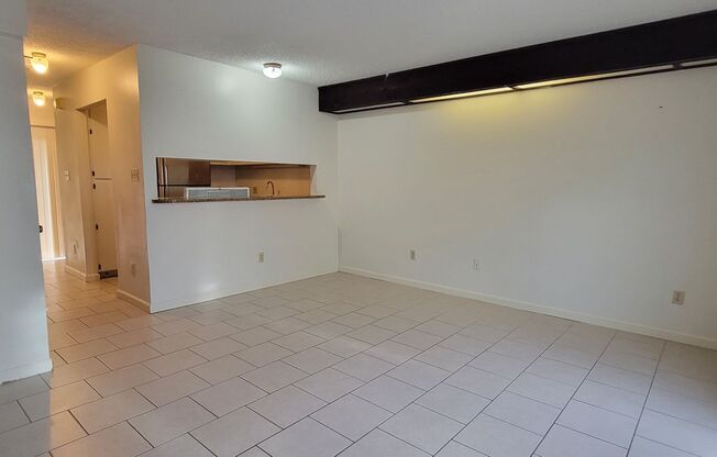 2 beds, 1.5 baths, $1,050, Unit 7