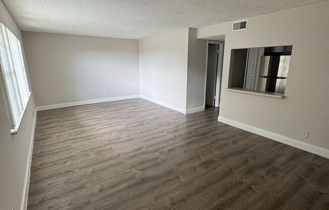 2 beds, 1 bath, 900 sqft, $1,900, Unit 537 - 212