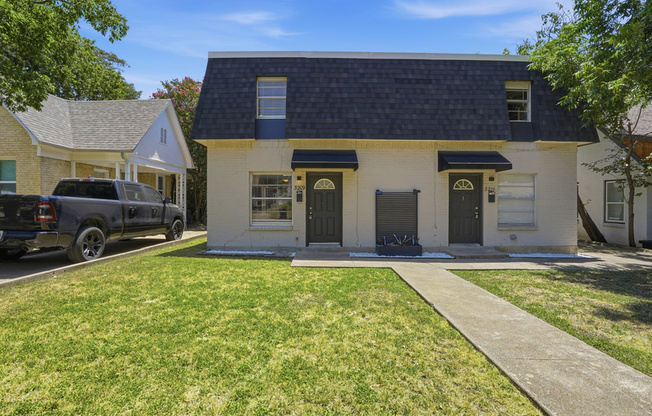 3209 Rogers Ave