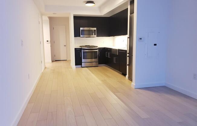 Studio, 1 bath, 560 sqft, $4,183, Unit 9L
