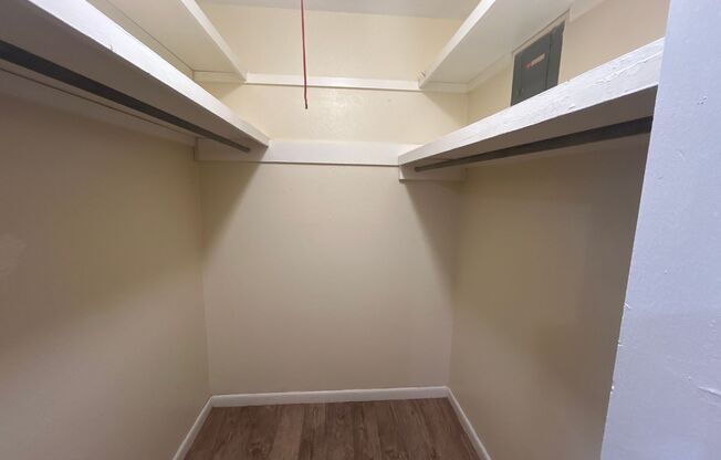 3 beds, 1 bath, 1,172 sqft, $1,000, Unit G:1921-1