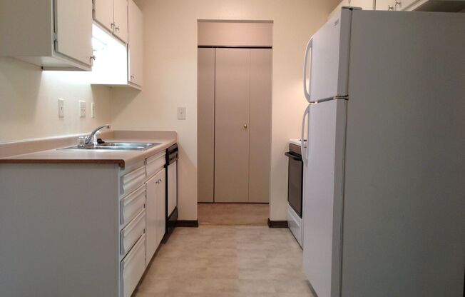 1 bed, 1 bath, 840 sqft, $1,275, Unit 205