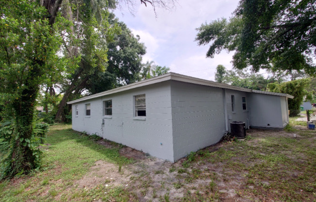 9402 N 15 ST