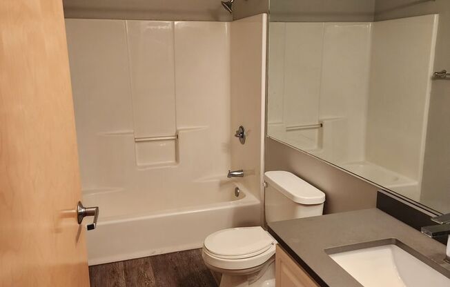 2 beds, 2 baths, 980 sqft, $1,700, Unit 912