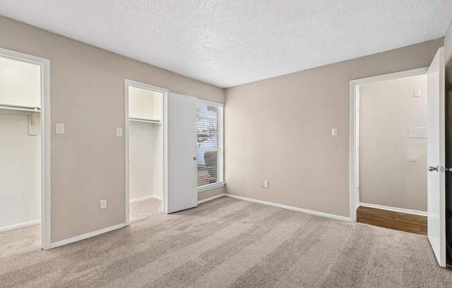 B2 bedroom at Noel on the Parkway in Dallas, TX