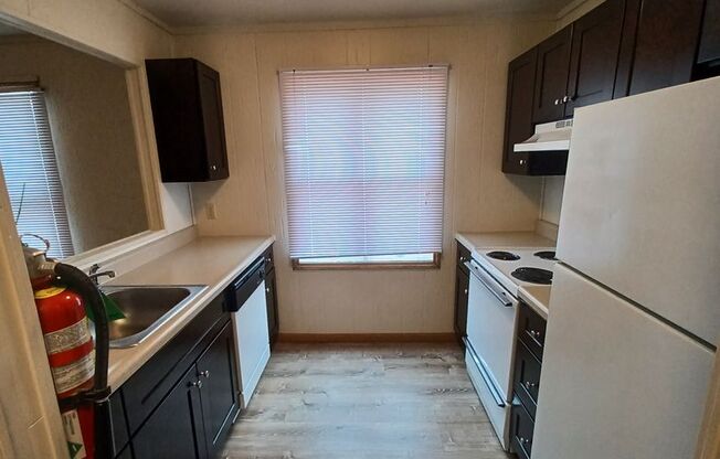 2 beds, 1.5 baths, $749, Unit #17