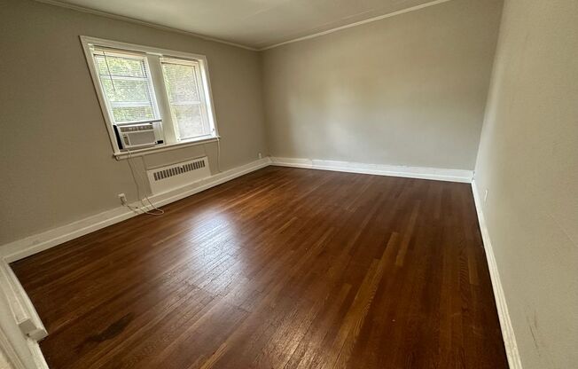 2 beds, 1 bath, 1,035 sqft, $1,595, Unit Unit 17-B