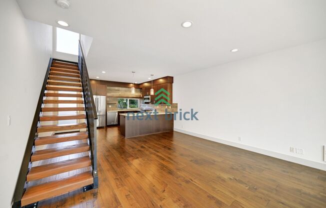 3 BEDS & 2 BATH TOWNHOUSE FOR RENT