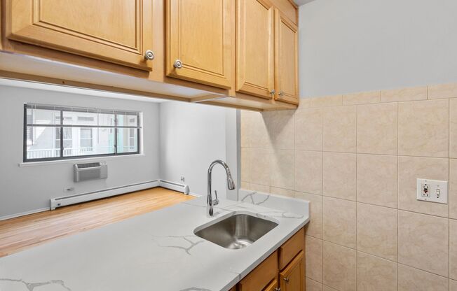 Studio, 1 bath, 275 sqft, $1,325, Unit 438