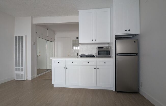 Studio, 1 bath, 265 sqft, $1,299, Unit 221