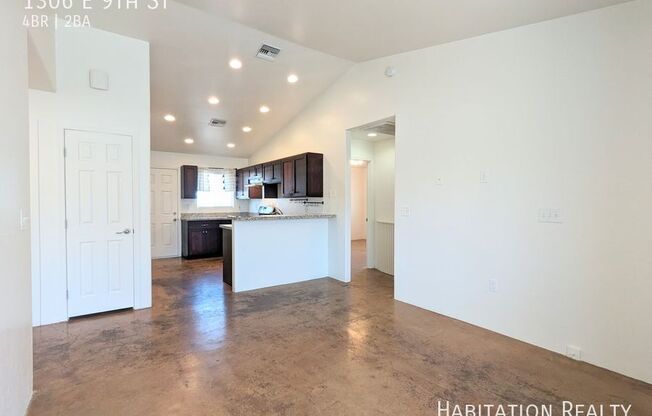 1306 E 9 ST
