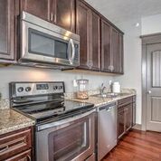 1 bed, 1 bath, 590 sqft, $1,195, Unit A - 1010 Unit 202 - A590 Lake View