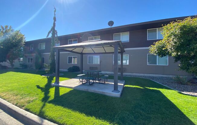 1 bed, 1 bath, 566 sqft, $1,015, Unit 15