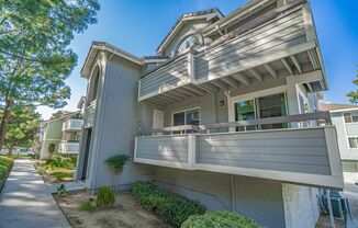 Charming 2 Bedroom Condo for Rent in Canyon Country!