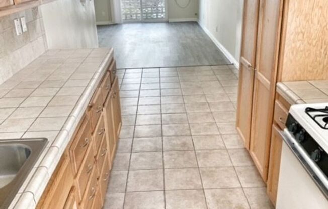 2 beds, 1 bath, 1,307 sqft, $2,595, Unit 04