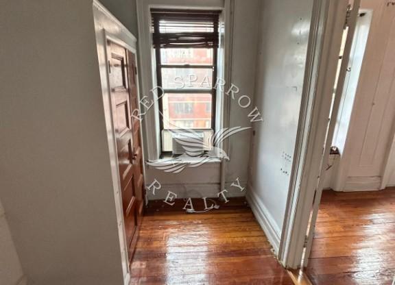 2 beds, 1 bath, $3,500, Unit 23