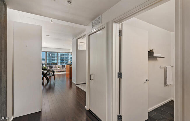 1 bed, 1 bath, 860 sqft, $3,000, Unit 914