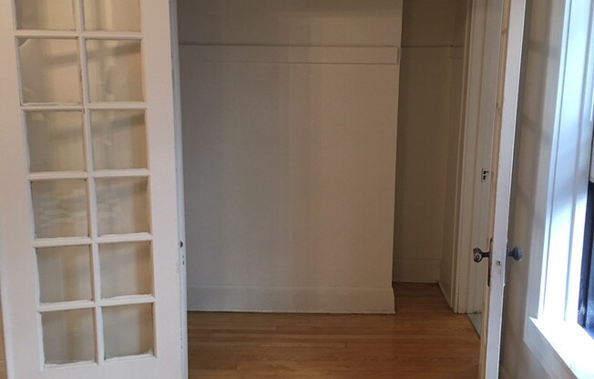 Studio, 1 bath, $875, Unit 37