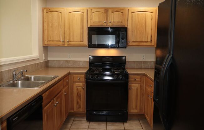 Beautiful 2 Bedroom Townhome Steps from Parks & Schools