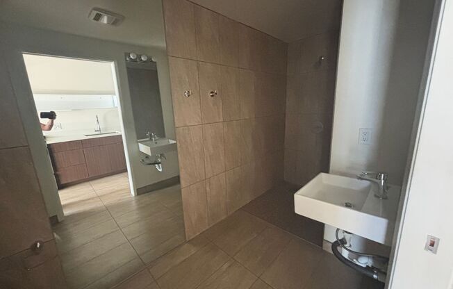 Studio, 1 bath, 382 sqft, $1,950, Unit 405