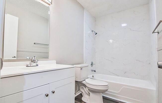 2 beds, 1 bath, 990 sqft, $995, Unit H3