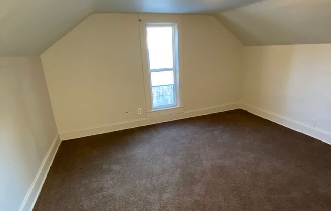 3 beds, 1.5 baths, $980