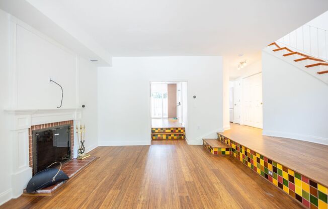 Lovely 3 BR/2.5 BA Townhome in Columbia!
