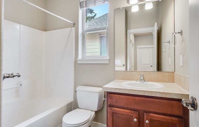 Beautiful 3 bed, 2.5 bath rental home in Orenco Neighborhood!
