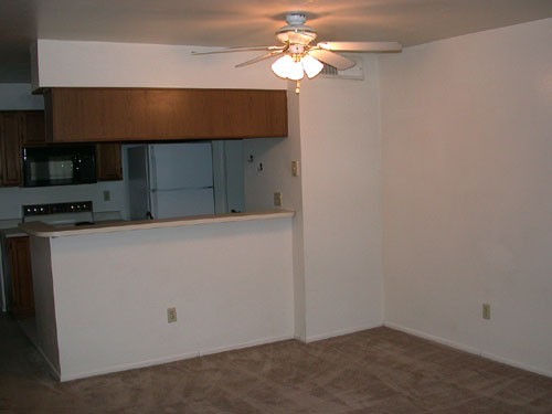 Spacious 2 bedroom 2 bath Townhouse near Baseline and 48th St.