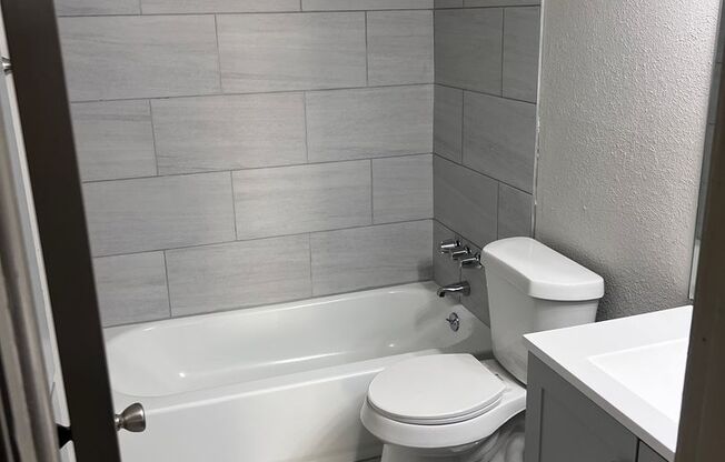 2 beds, 2 baths, 960 sqft, $900, Unit 106