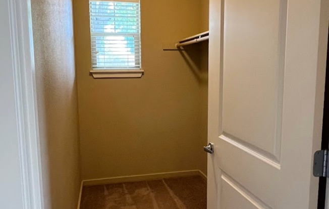 2 beds, 2 baths, 1,090 sqft, $1,600, Unit 523-07