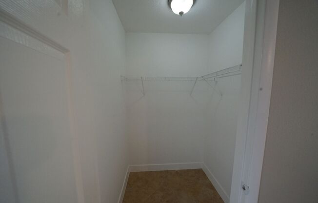 1 bed, 1 bath, $1,195, Unit Building 4