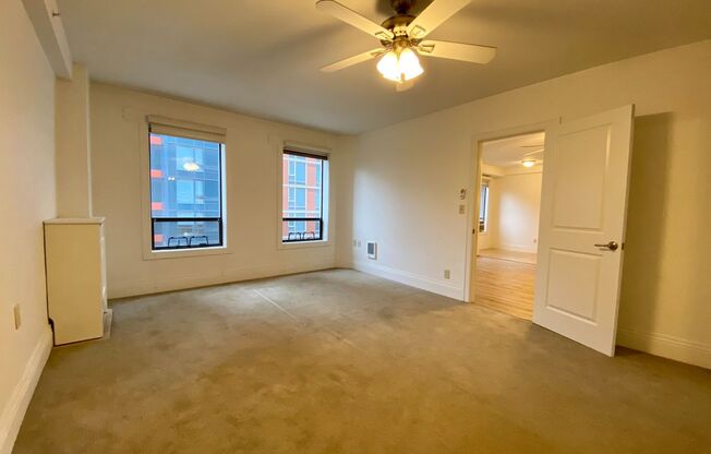 1 bed, 2 baths, 692 sqft, $2,295, Unit 0512
