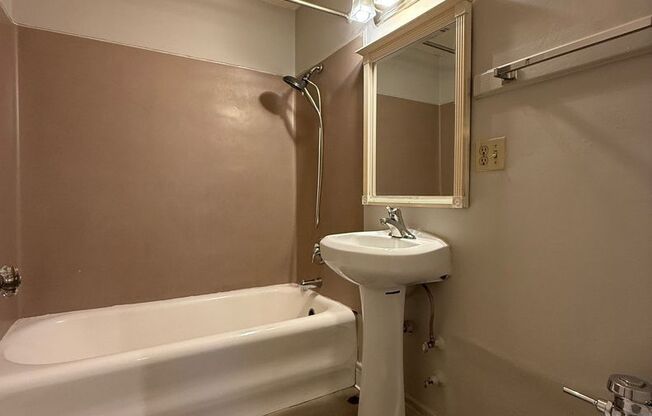 1 bed, 1 bath, 540 sqft, $1,595, Unit 404