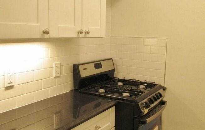 2 beds, 1 bath, $5,250, Unit 5A