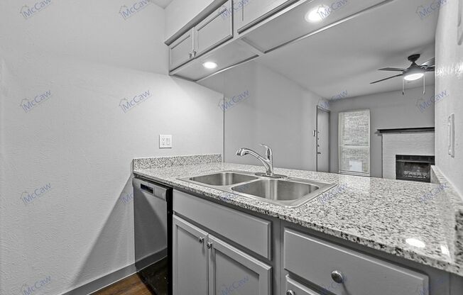 1 bed, 1 bath, $880, Unit # 116