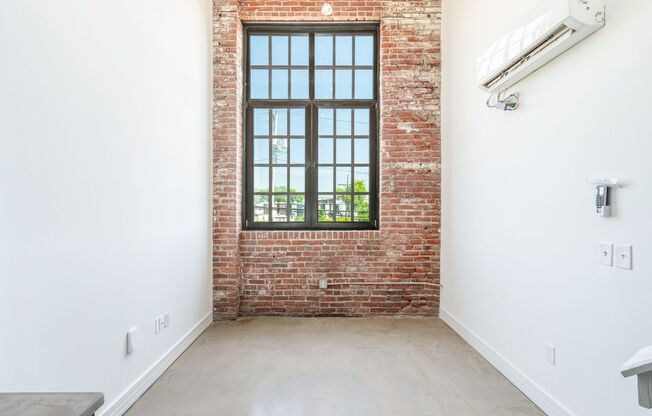 2 beds, 1.5 baths, 889 sqft, $1,675, Unit 8