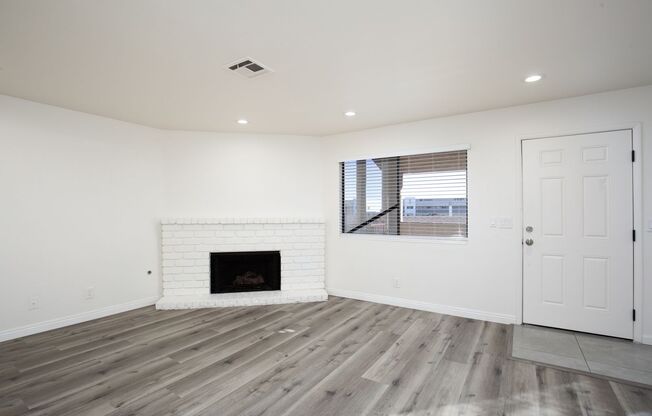 Completely remodeled 2nd floor unit near Summerlin