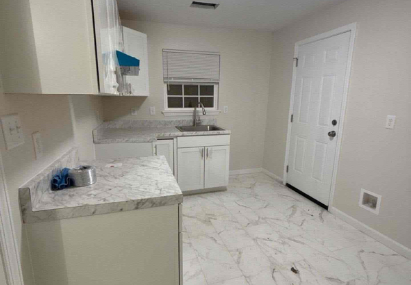 1426 HYDE PARK