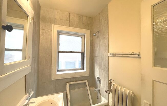 Studio, 1 bath, $875, Unit 23