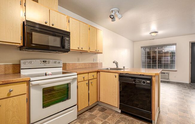 4 beds, 2.5 baths, 1,545 sqft, $2,395, Unit J8